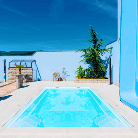 Композитний керамічний басейн Rhino Pools Monaco 750 Beach Pearl (750 х 370 х 150 см)