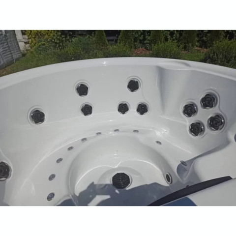 Гідромасажний СПА-басейн Leisurescape Torque Round 200x200x90 см 5-місний 30+ форсунок