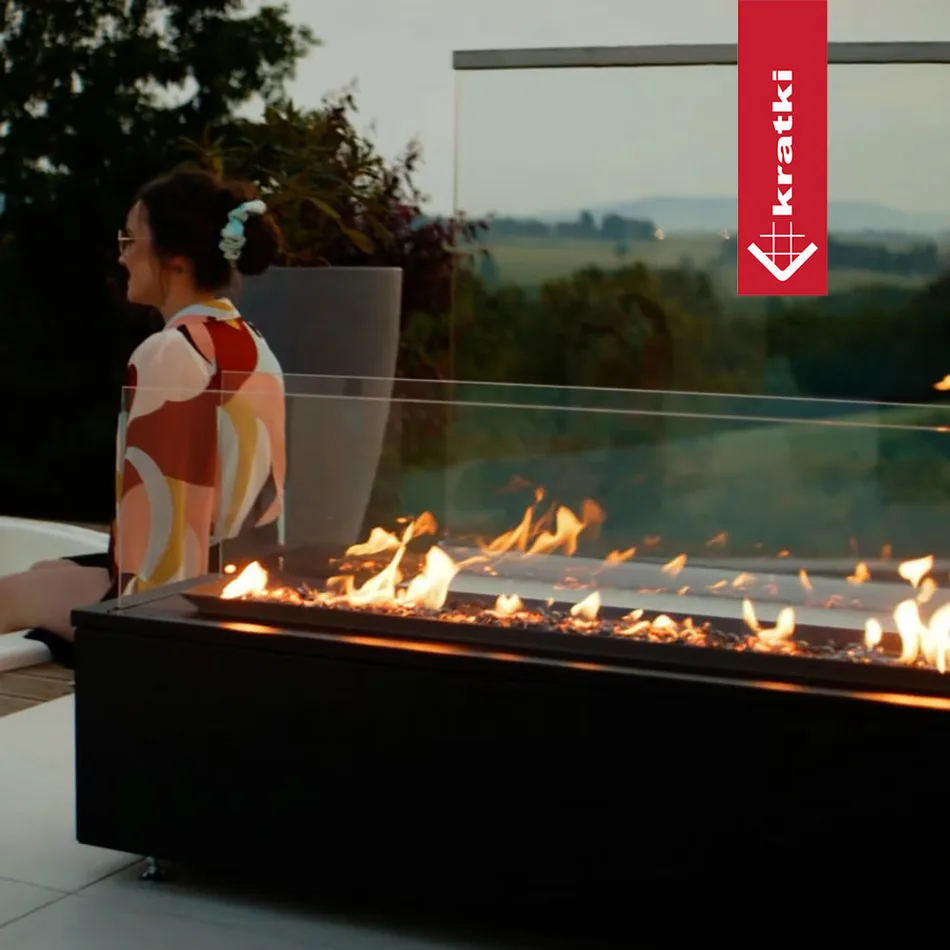Газовий обігрівач Kratki PATIO HORIZONTAL біля басейну